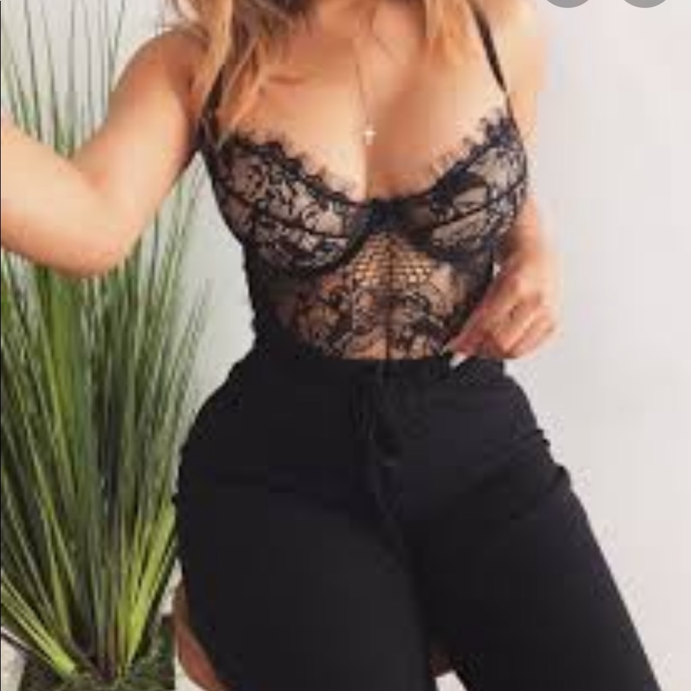 ❗️SOLD❗️M LACE BODYSUIT